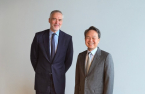 Shinhan Financial’s Jin meets with Goldman Sachs Int'l CEO for strategies
