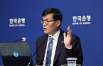BOK chief warns against aggressive policy rate cuts, sees need for stimulus