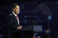 S.Korea’s most prominent business leader returns with all charges cleared