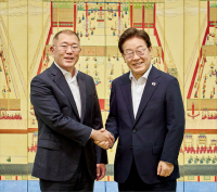 President Lee meets Hyundai, LG chiefs, promotes ‘one team’ approach 