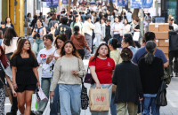 S.Korea to grant visa-free entry to Chinese tourist groups from September